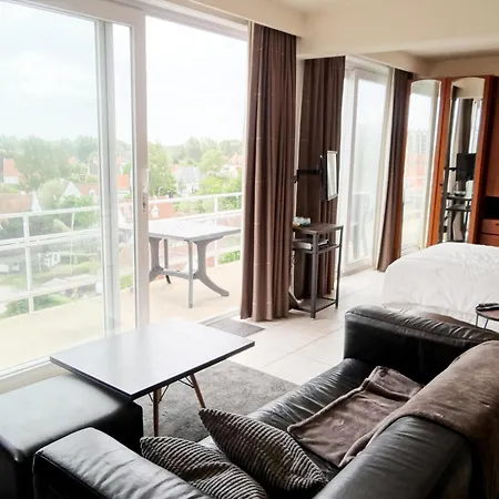 Apartamento Sunlit Near Beach, Cleaning Included *